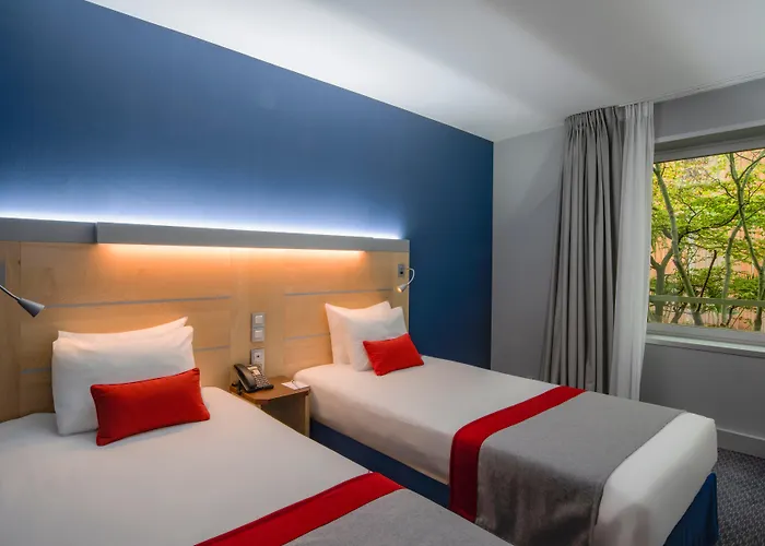 Holiday Inn Express Paris-Canal De La Villette