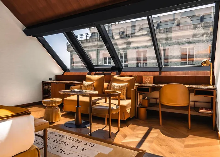 Madame ReveHotel Parigi